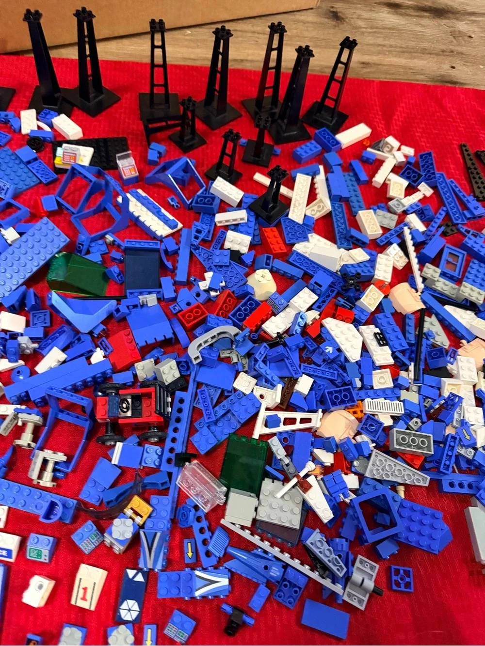 Legos mixed lot 4.9 lbs with Minecraft minifigures